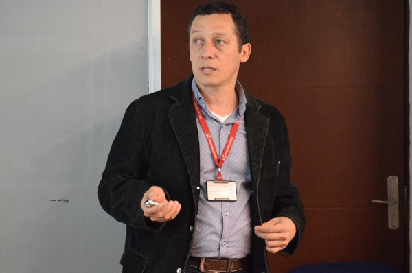 Ascenso a profesor asociado